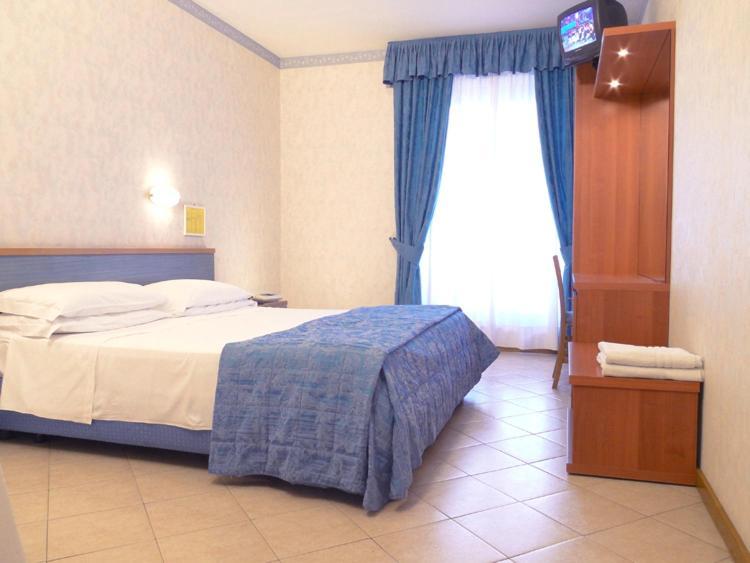 Hotel Sole - Limone Limone sul Garda Esterno foto